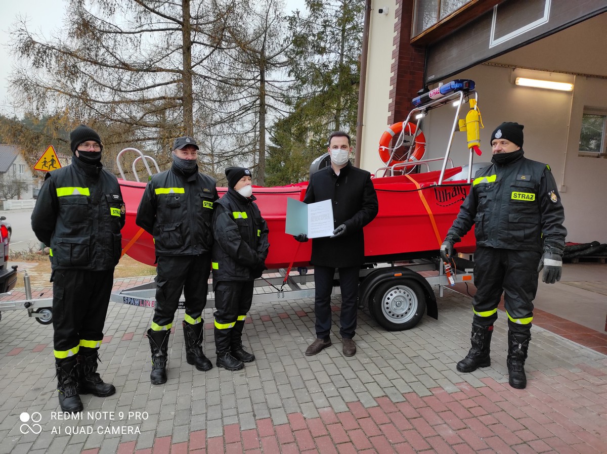 Przekazanie łodzi ratowniczej jednostce OSP Majdan Sopocki